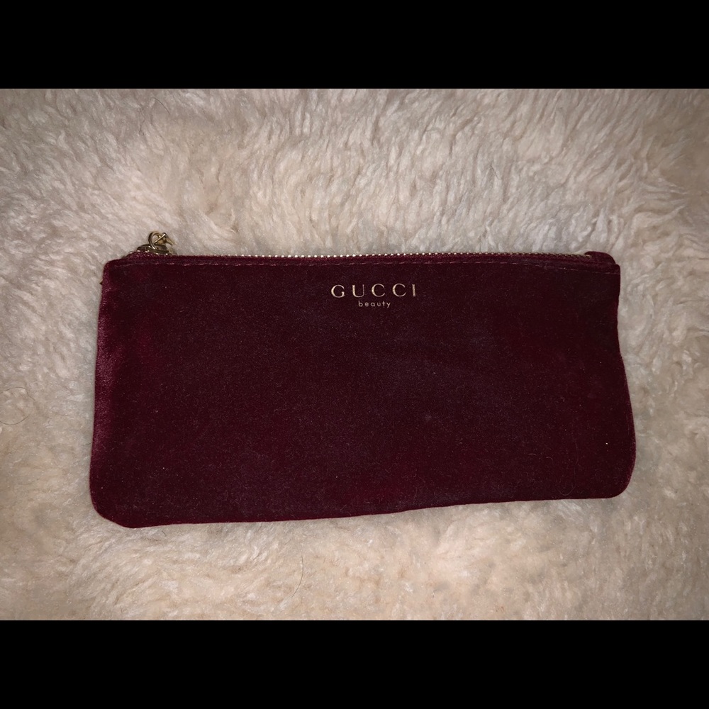 GUCCI VELVET MAKE UP OR SUNGLASSES BAG